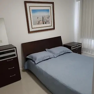 Meia - Com Sacada Ampla E Churrasqueira, Proximo A E A Avenida Principal. Apartamento